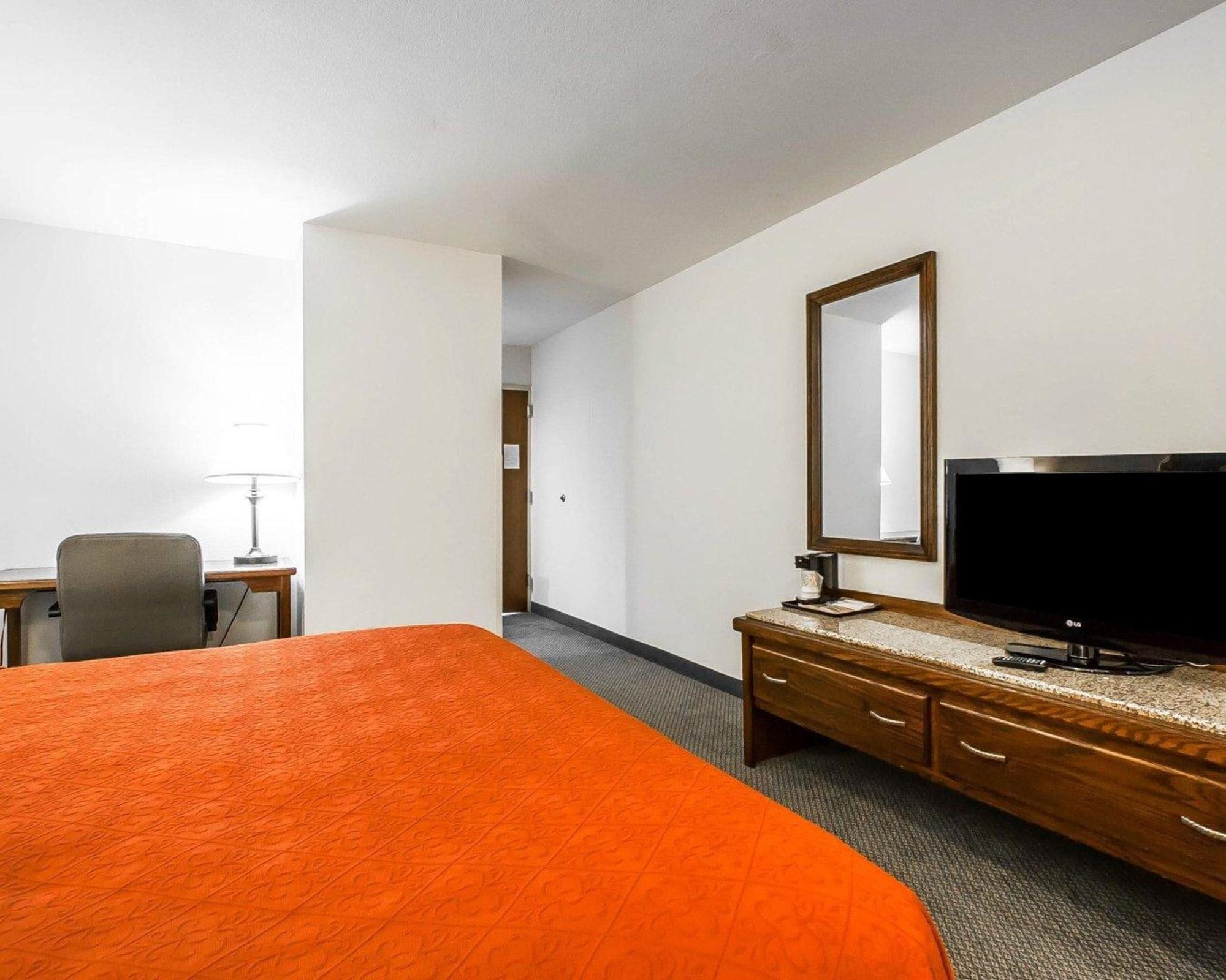 Quality Inn & Suites North Спрингфийлд Екстериор снимка
