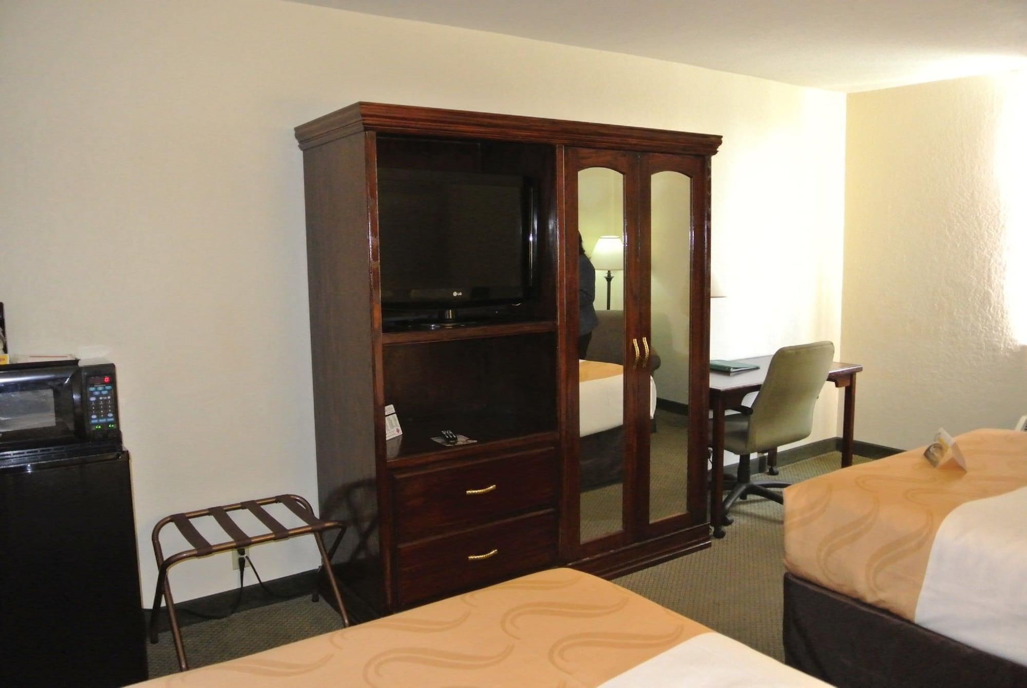 Quality Inn & Suites North Спрингфийлд Екстериор снимка