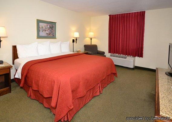 Quality Inn & Suites North Спрингфийлд Стая снимка