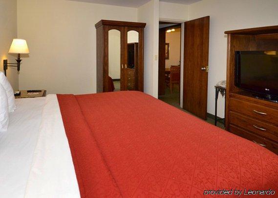 Quality Inn & Suites North Спрингфийлд Стая снимка
