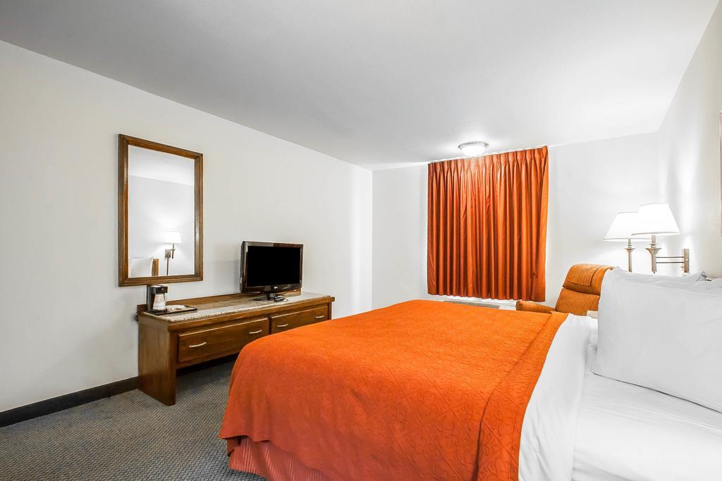 Quality Inn & Suites North Спрингфийлд Екстериор снимка