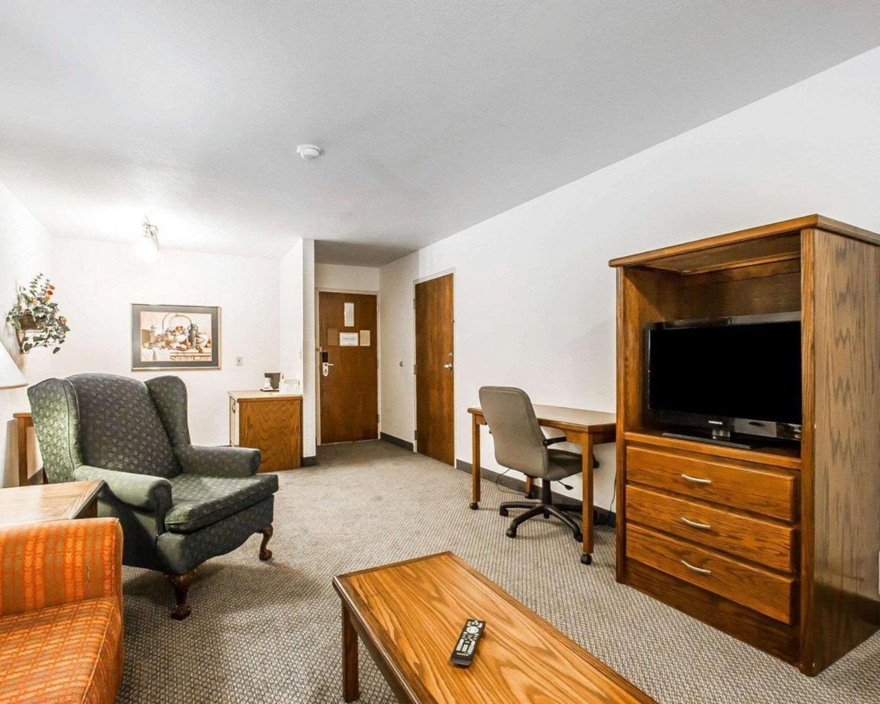 Quality Inn & Suites North Спрингфийлд Екстериор снимка