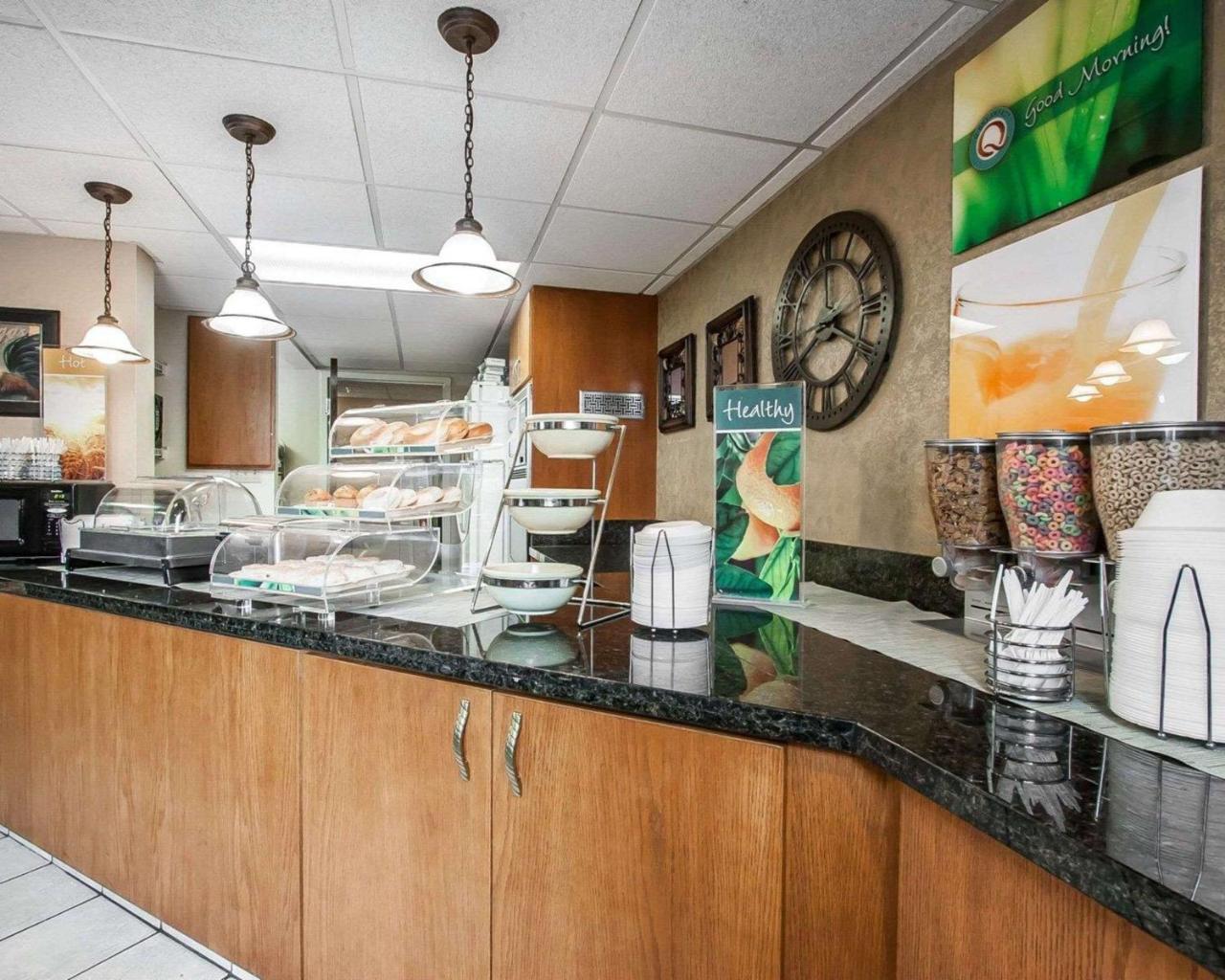 Quality Inn & Suites North Спрингфийлд Екстериор снимка