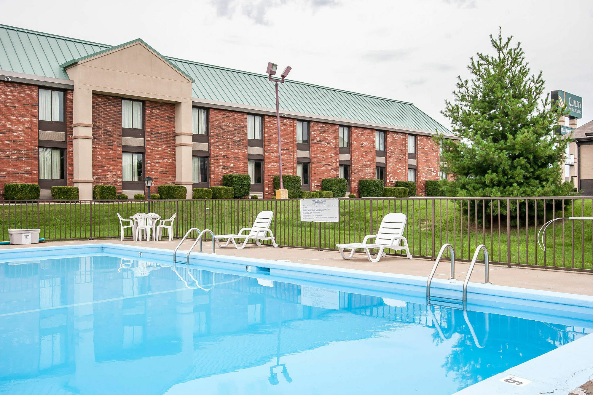 Quality Inn & Suites North Спрингфийлд Екстериор снимка
