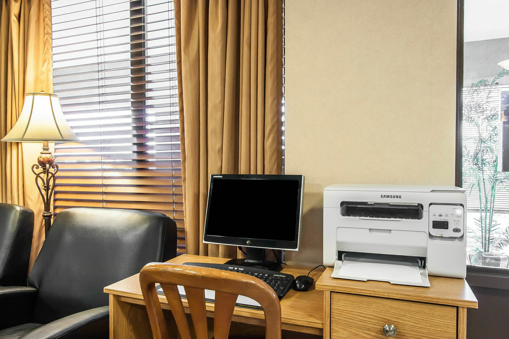 Quality Inn & Suites North Спрингфийлд Екстериор снимка